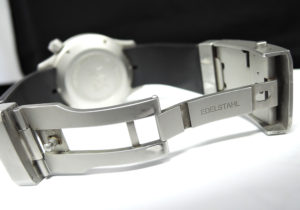 Sinn UX 403 UX EZM 2B クオーツ デイト メンズ腕時計 ステンレス ラバーストラップ 黒文字盤 保証書 【委託時計】