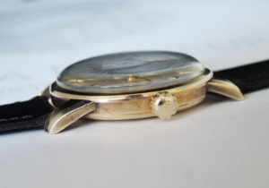 GRAND SEIKO ファーストモデル Ref.J14070E 彫り文字盤 Cal.3180 金メッキ メンズ 腕時計 手巻 アンティーク 白文字盤 ステンレス 【委託時計】